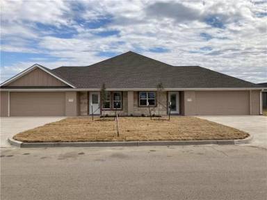Main picture of 5608 Moose Jaw Cir