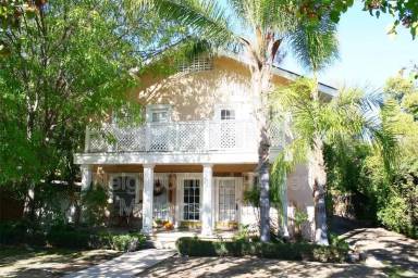 Main picture of 723-725 E Vassar Ave