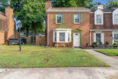 Main picture of 68 Colonial Way