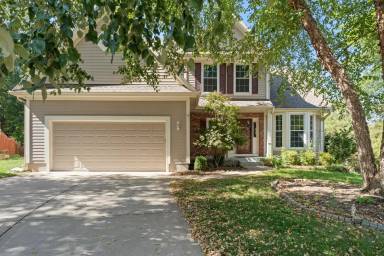 Main picture of 6128 W 157th St