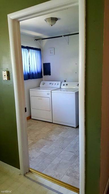 Main picture of 1041 E Jackson Ave