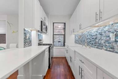 Main picture of 6802 Ridge Blvd