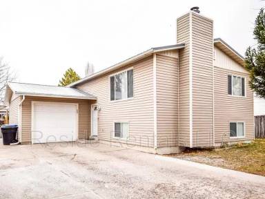 Main picture of 905 W 370 S