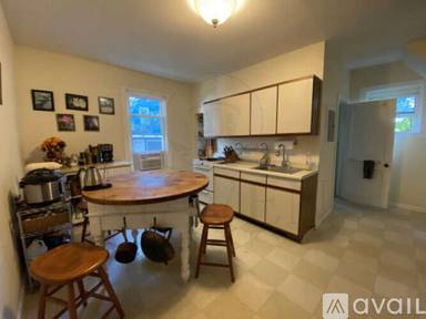 Main picture of 14 Clarendon Ave