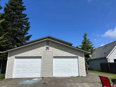 Main picture of 1405 E Illinois St