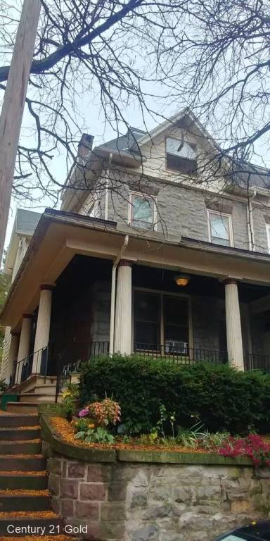 Main picture of 421 Green Ter