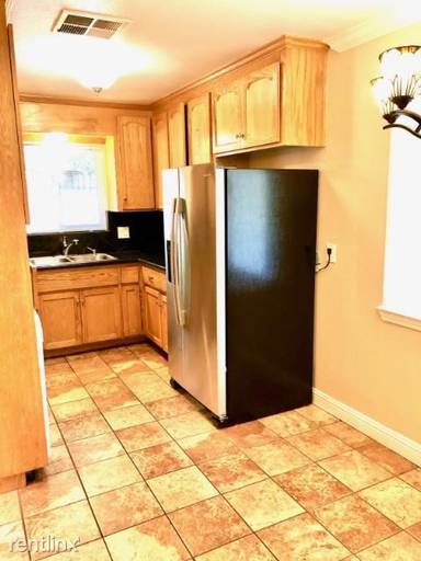 Main picture of 2023 Eisenhower Dr