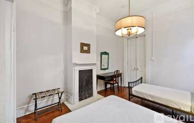 Main picture of 1035 Port St