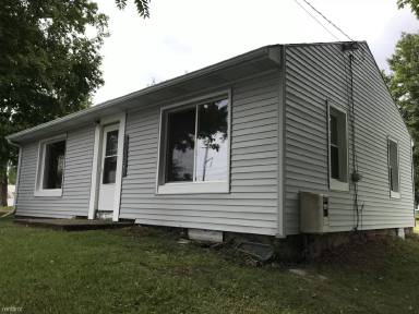 Main picture of 2124 Lansing Ave