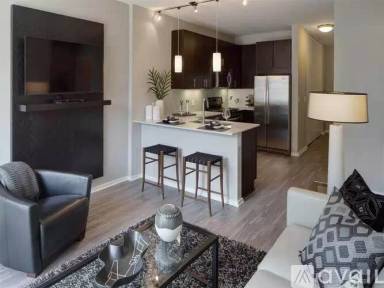 Main picture of 626 W Randolph St