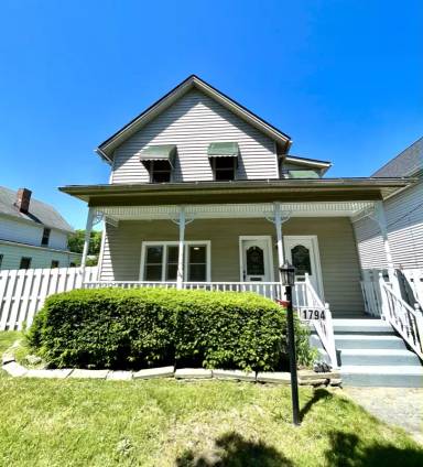 Main picture of 1794 W 48th St