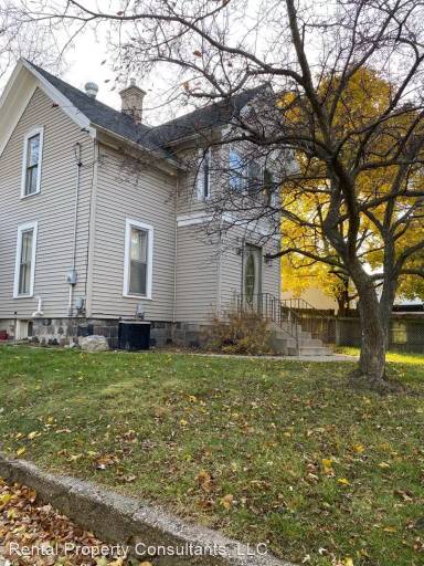 Main picture of 512 Grand Ave NE