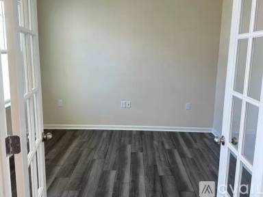 Main picture of 917 Bloomington Way