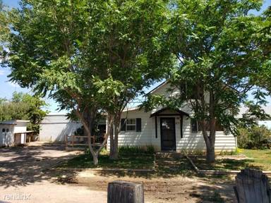 Main picture of 215 E Highway 2