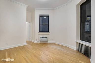 Main picture of 210 E 83rd St