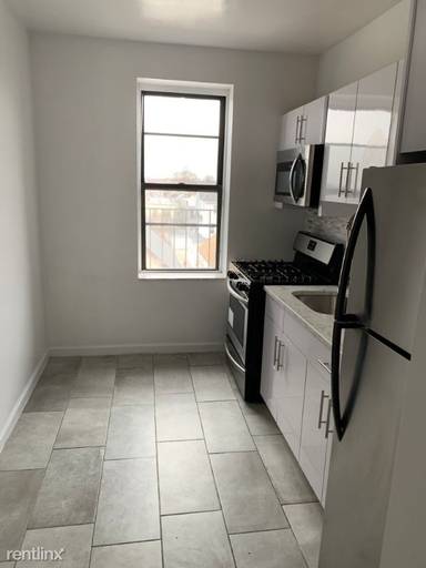 Main picture of 6370 Austin St
