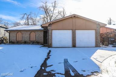 Main picture of 9712 NE 2nd Pl