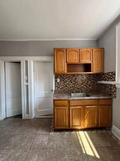 Main picture of 374 S 20th St