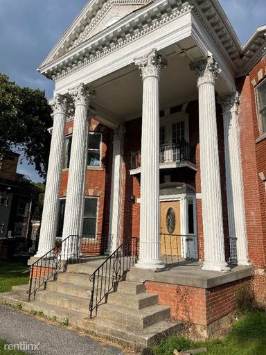 Main picture of 1040 Lake Ave