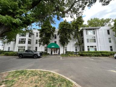 Main picture of 2501 Roswell Ave