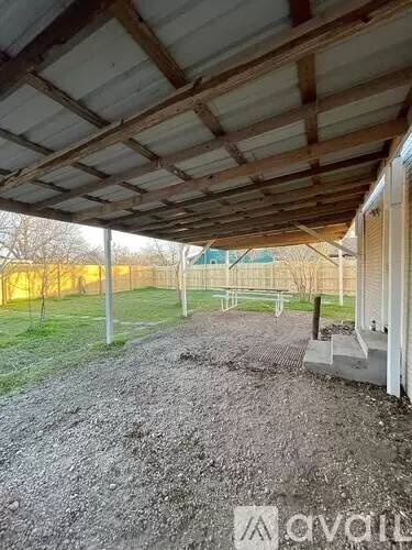 Main picture of 603 W Pecan St