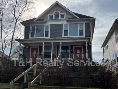 Main picture of 1529 Sturm Ave