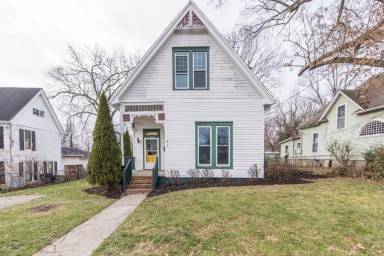Main picture of 108 E Broadway Ave