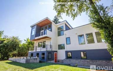 Main picture of 7938 Seward Park Ave S