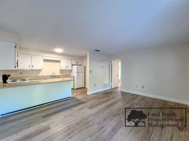 Main picture of 815 W Carole St