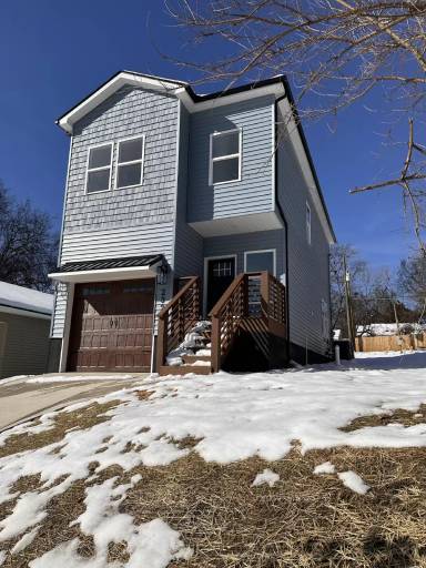 Main picture of 2323 E Glenwood Ave