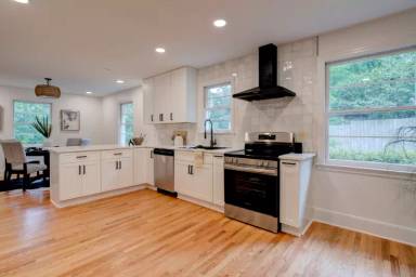Main picture of 4520 Oakwood Dr