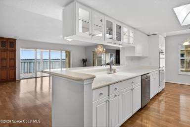 Main picture of 102 Riverside Dr