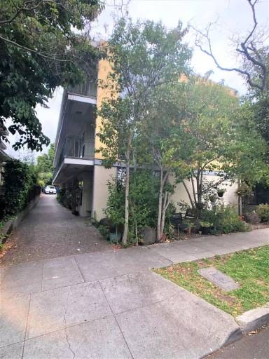 Main picture of 2745 Stuart St