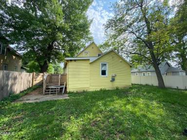 Main picture of 632 2nd St SW