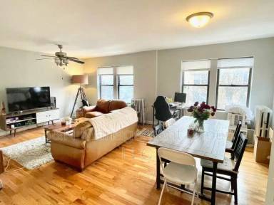 Main picture of 910-18 W Oakdale Ave Apartments