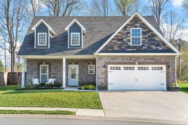 Main picture of 374 Rye Dr