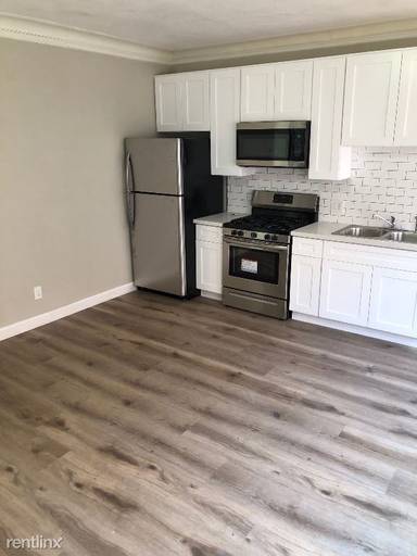 Main picture of 701 W 48th St