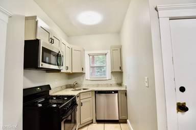 Main picture of 24 W Tremlett St