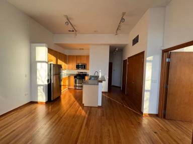 Main picture of 2934 N Milwaukee Ave