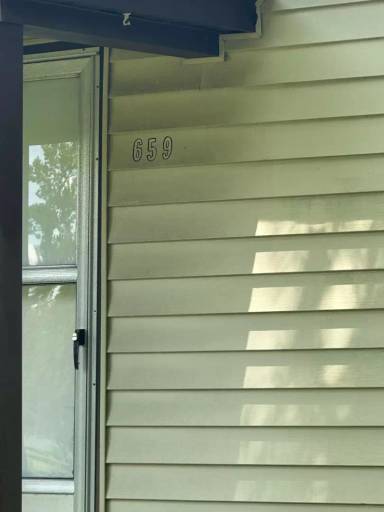 Main picture of 669 Main St