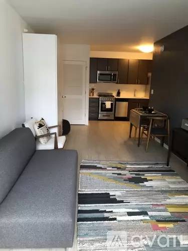 Main picture of 744 N Clark St