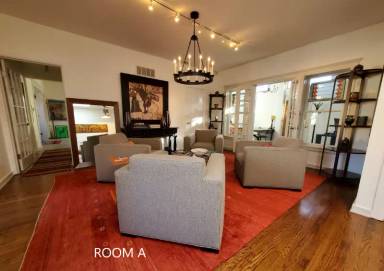 Main picture of 700 Main St