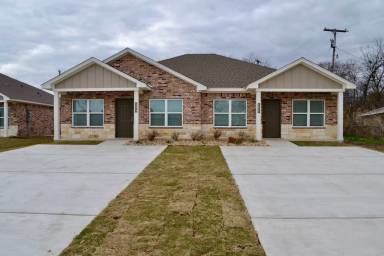 Main picture of 3200 Belmont Dr