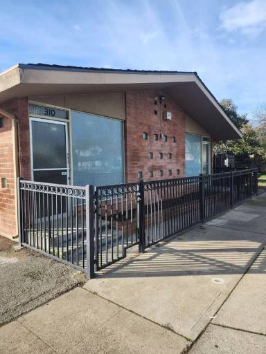 Main picture of 310 W 19th St
