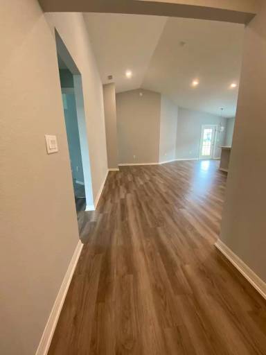 Main picture of 595 Lorient Dr