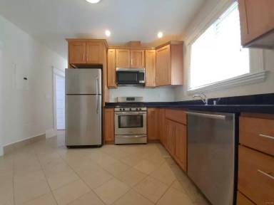 Main picture of 340 Castro St