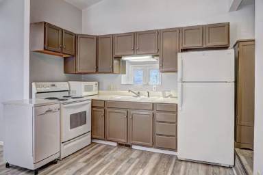 Main picture of 2124 Broadway