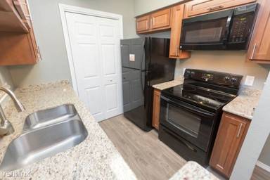 Main picture of Pine Hollow Apartments