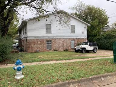 Main picture of 618 W Sycamore St