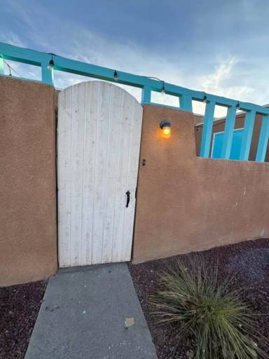 Main picture of 928 San Pedro Dr SE